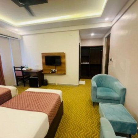 Vovo Hotels Yelahanka エクステリア 写真