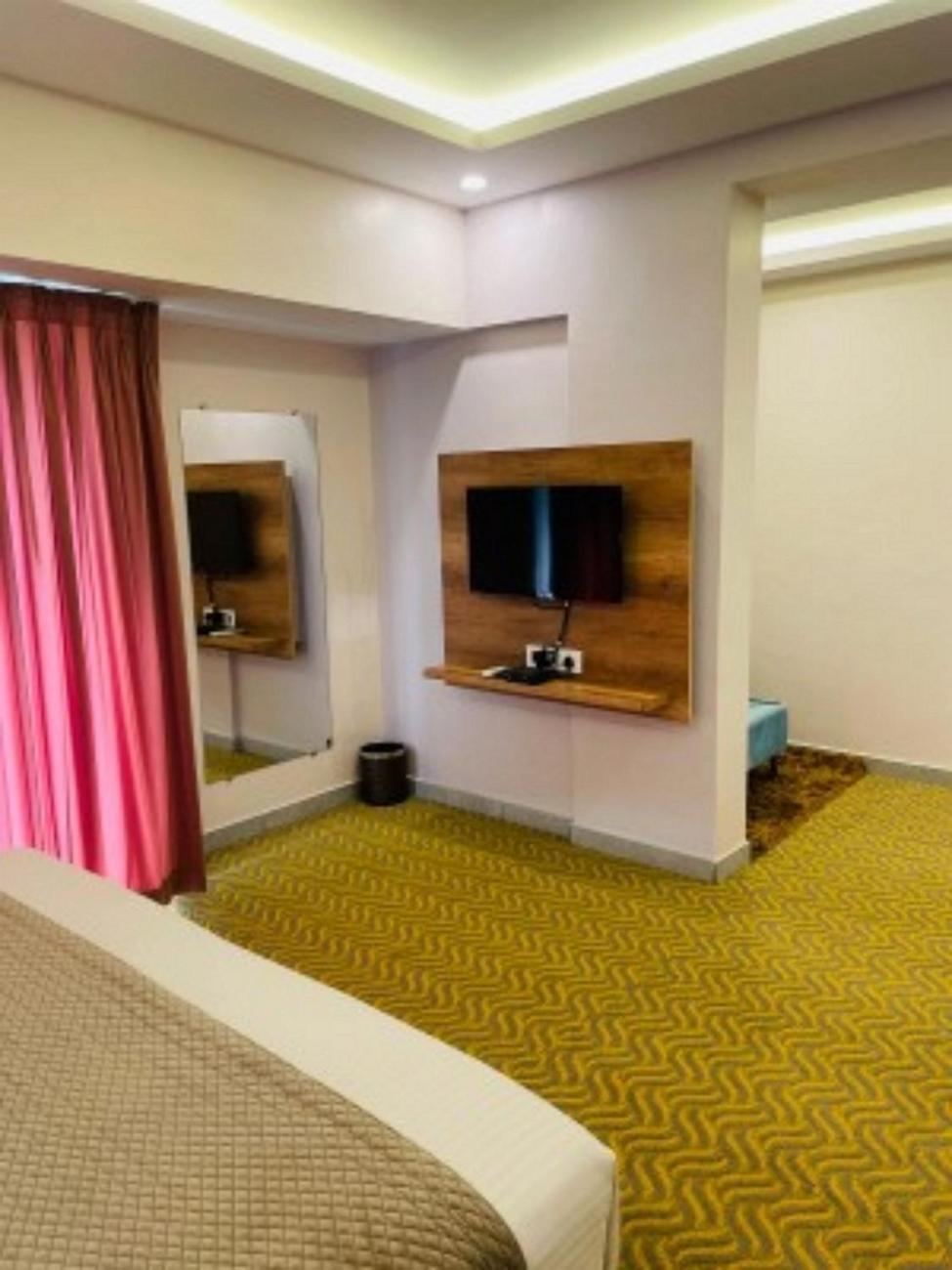 Vovo Hotels Yelahanka エクステリア 写真