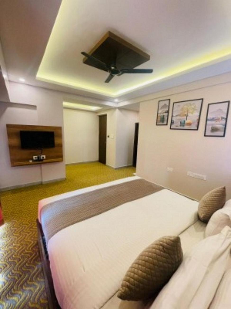 Vovo Hotels Yelahanka エクステリア 写真